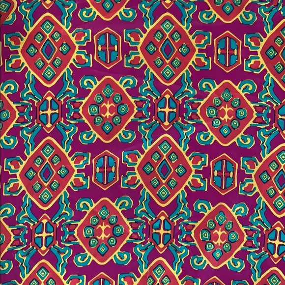 Colorful, patterned top! - Picture 3 of 3